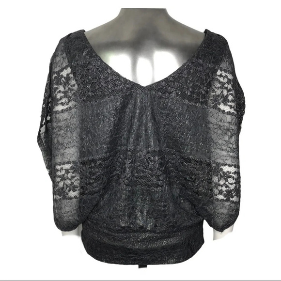🛍️3/$40 Le  Chateau Grey Metallic Lace Top Size Small - Picture 4 of 5